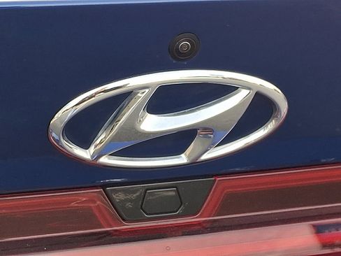 Used 2023 Hyundai Elantra Limited image 37