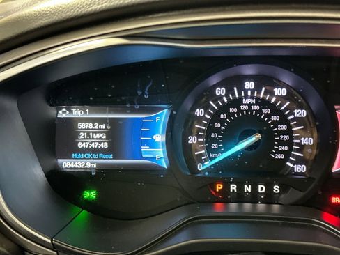 Used 2019 Ford Fusion SEL image 22