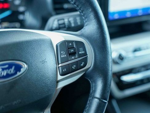 Used 2023 Ford Explorer XLT image 37
