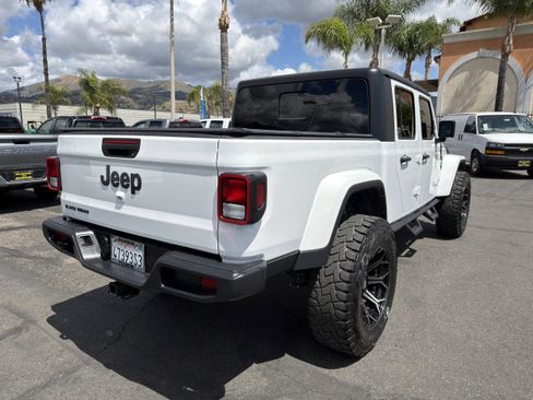 Used 2021 Jeep Gladiator Sport image 8