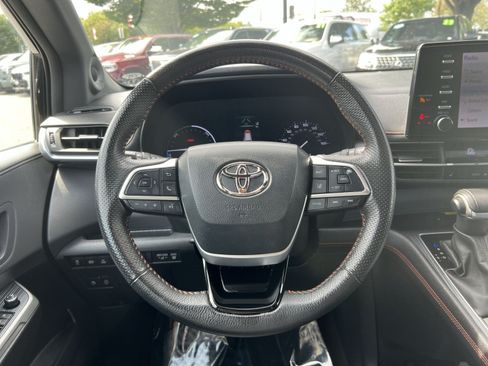 Used 2023 Toyota Sienna XSE w/ XSE Plus Package AWD/4WD image 16