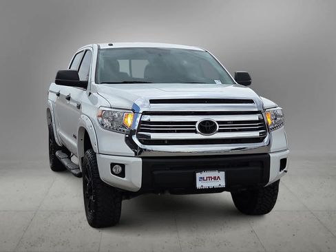 Used 2017 Toyota Tundra SR5 w/ SR5 Upgrade Package AWD/4WD image 3