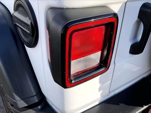 Used 2023 Jeep Wrangler Rubicon w/ Cold Weather Group image 31