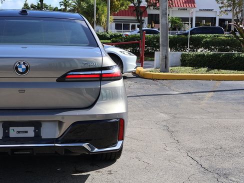 Used 2025 BMW 740i image 20