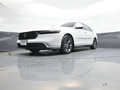 Certified 2023 Honda Accord EX image 25