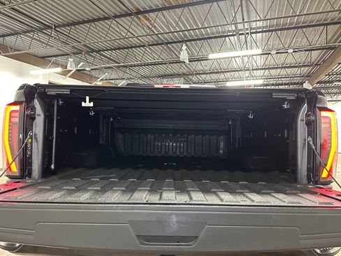 Used 2025 GMC Sierra 2500 AT4 w/ AT4 Premium Plus Package AWD/4WD image 17
