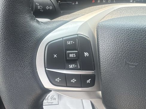 Used 2023 Ford Explorer XLT AWD/4WD image 19