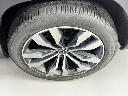 Used 2020 Volkswagen Atlas Cross Sport SEL R-Line image 31