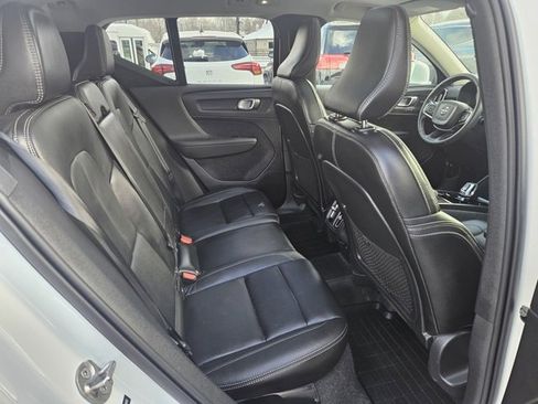 Used 2024 Volvo XC40 B5 Ultimate w/ Protection Package Premier image 13