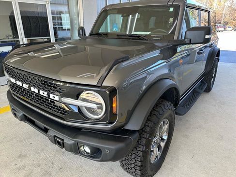 Certified 2025 Ford Bronco Badlands image 3