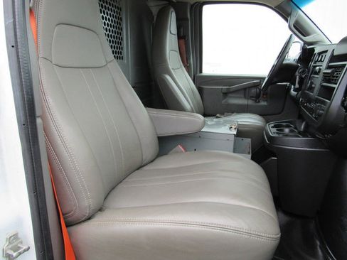 Used 2017 Chevrolet Express 2500 RWD image 14