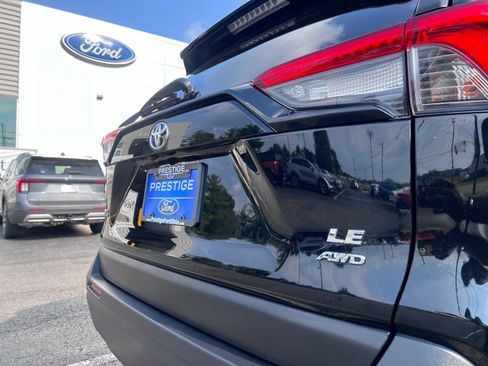 Used 2019 Toyota RAV4 LE w/ All Weather Liner Package AWD/4WD image 12