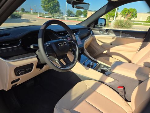 Certified 2025 Jeep Grand Cherokee L Limited RWD image 11