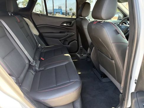 Used 2025 Chevrolet Trax RS w/ Sunroof Package FWD image 5