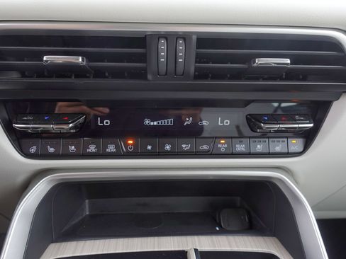 Certified 2024 MAZDA CX-90 Plug-In Hybrid w/ Premium Plus AWD/4WD image 26