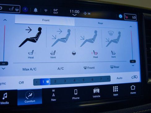 Used 2023 Chrysler Pacifica Limited FWD image 29