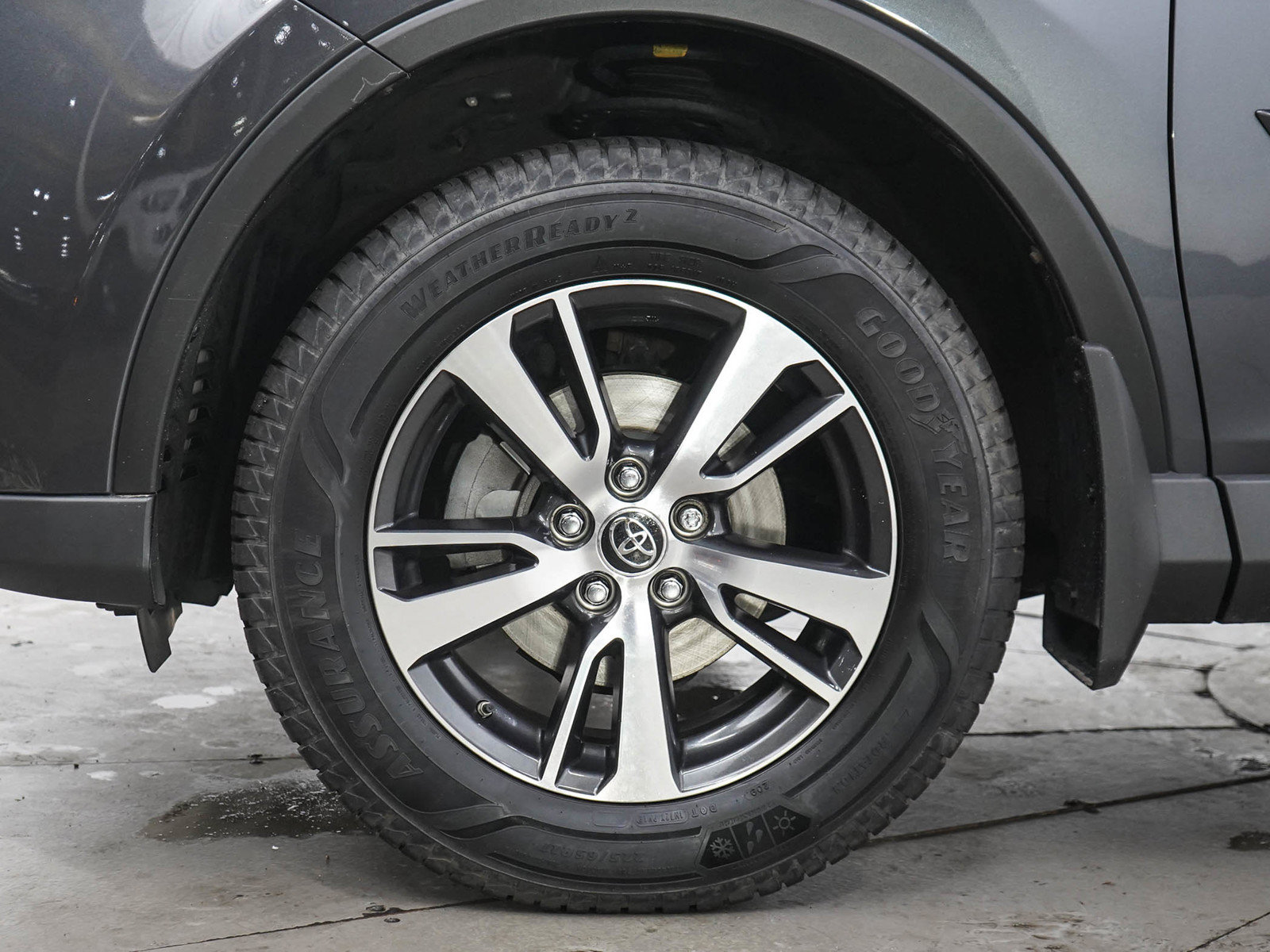 Used 2018 Toyota RAV4 XLE AWD/4WD image 28