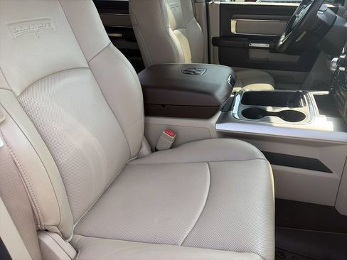 Used 2017 RAM 1500 Laramie w/ Convenience Group AWD/4WD image 30