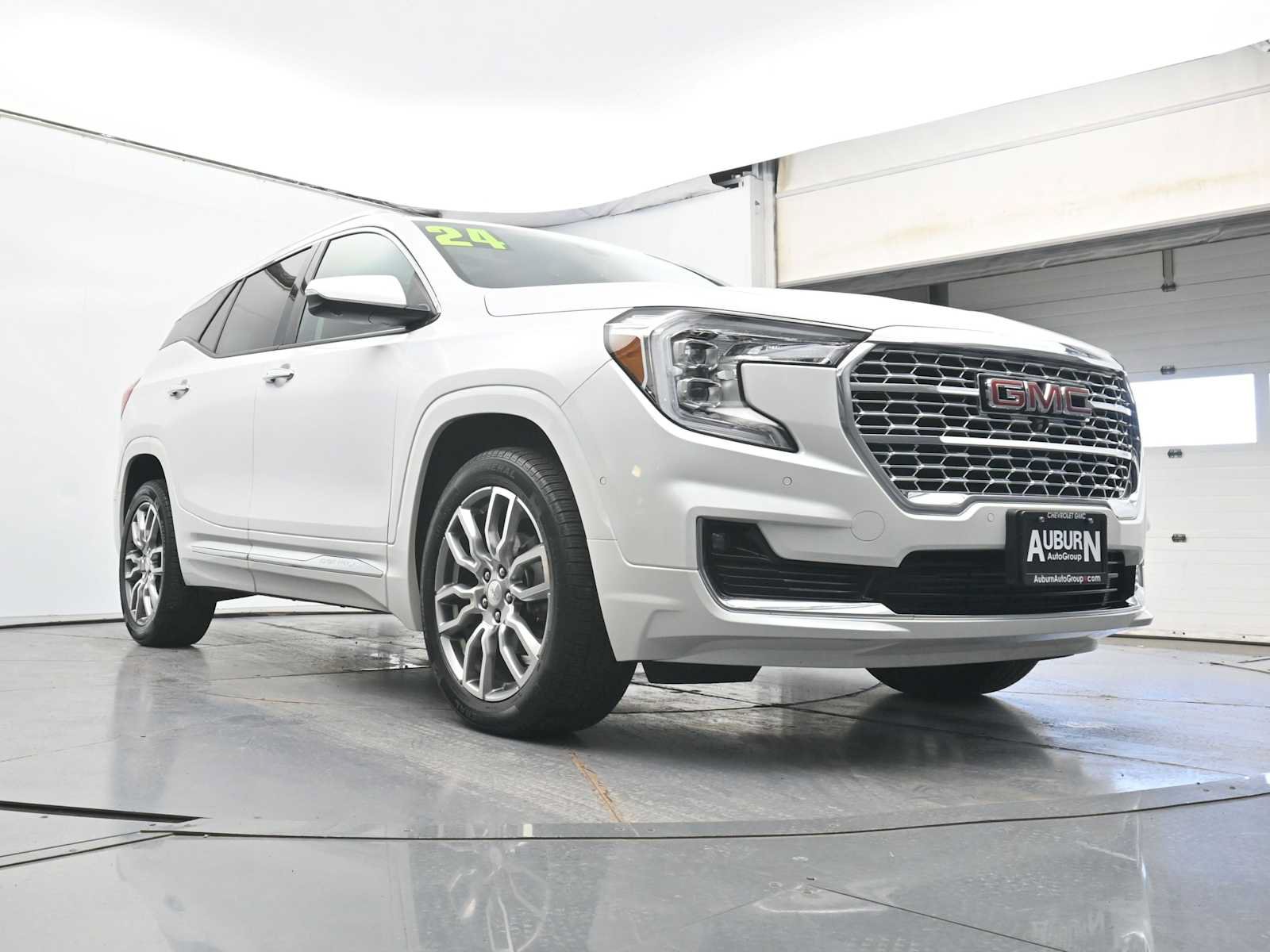 Used 2024 GMC Terrain Denali w/ Denali Premium Package AWD/4WD image 20