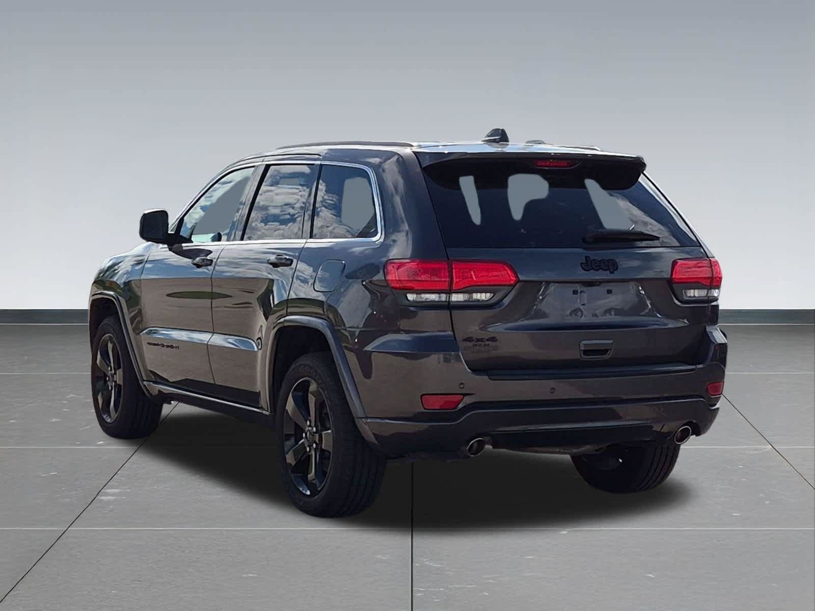 Used 2015 Jeep Grand Cherokee Altitude AWD/4WD image 4