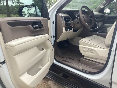 New 2026 GMC Yukon XL Denali w/ Advanced Technology Package RWD image 39