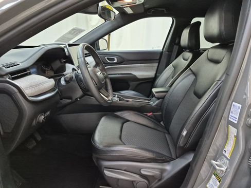 Used 2024 Jeep Compass Latitude w/ Altitude Special Edition AWD/4WD image 12