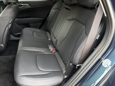 Certified 2025 Kia Sportage EX w/ EX Premium Package AWD/4WD image 18