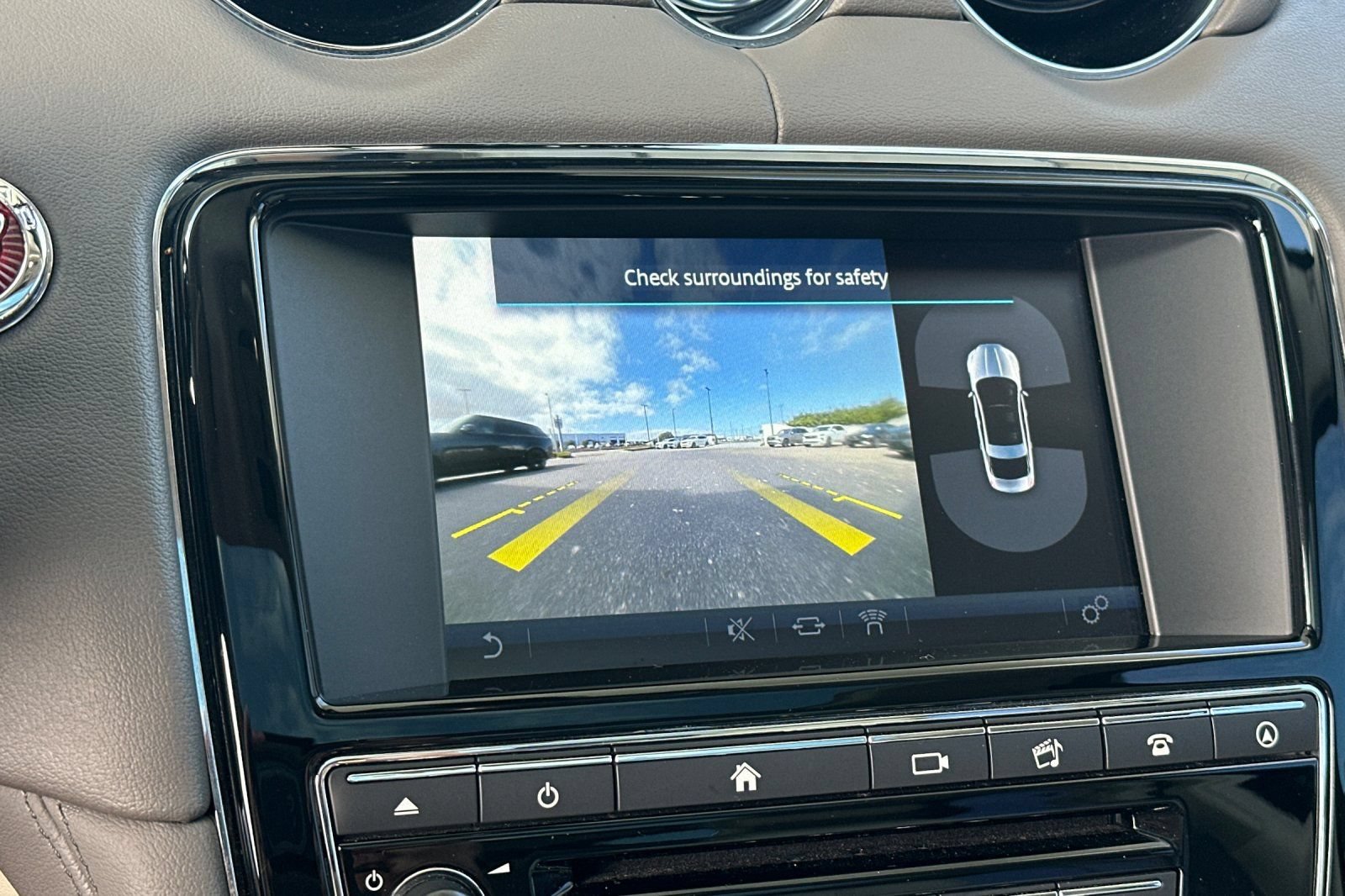 Used 2016 Jaguar XJ R-Sport RWD image 24