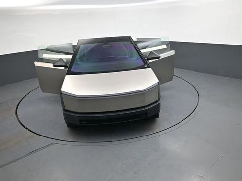 Used 2024 Tesla Cybertruck AWD Crew Cab image 35