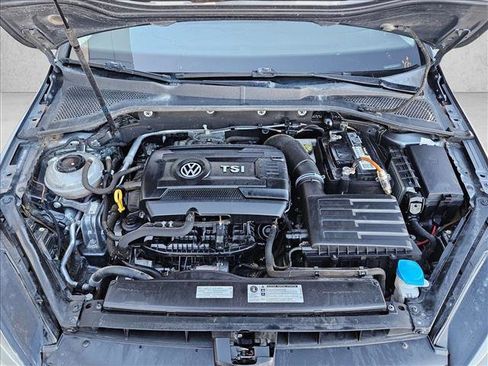 Used 2018 Volkswagen Golf SE image 24