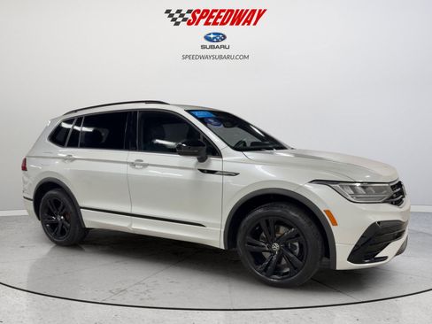 Certified 2023 Volkswagen Tiguan SE R-Line AWD/4WD image 3