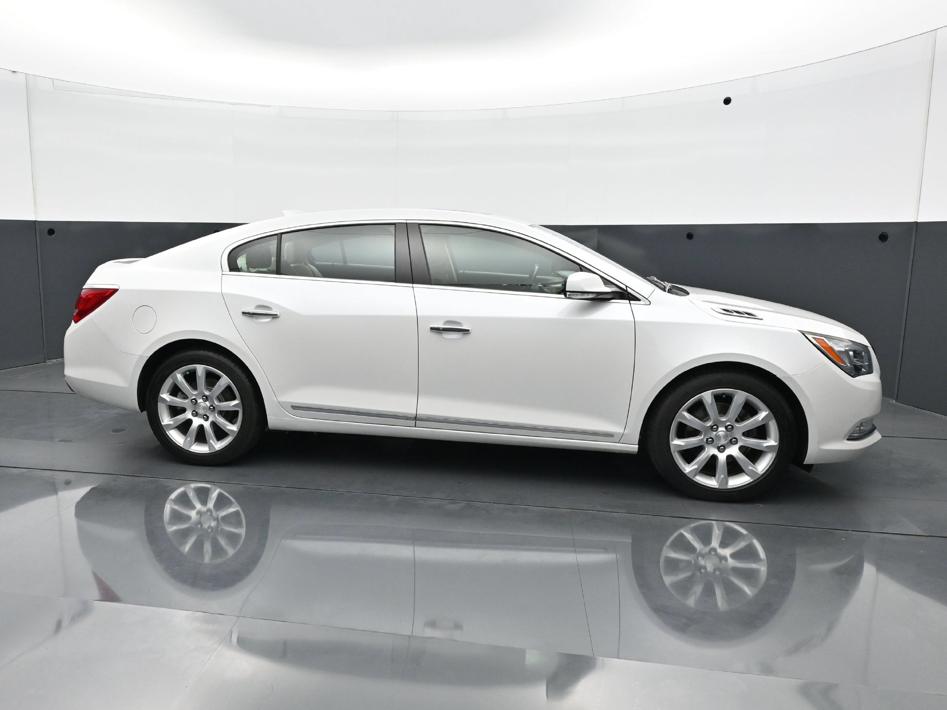 Used 2016 Buick LaCrosse Premium w/ Driver Confidence Package #1 FWD image 8