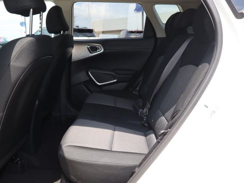 Used 2025 Kia Soul LX w/ LX Technology Package FWD image 10