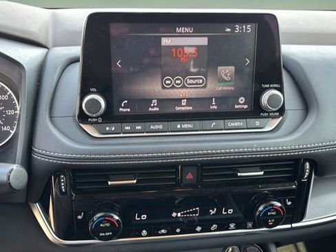 Used 2021 Nissan Rogue SV w/ Premium Package image 21