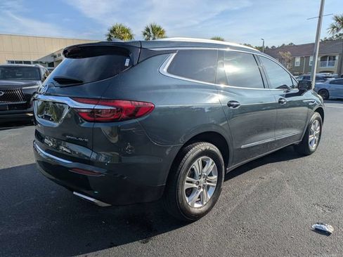 Used 2018 Buick Enclave Essence w/ Trailering Package FWD image 3