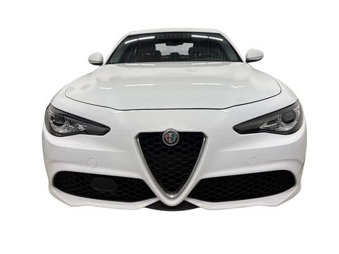 Used 2018 Alfa Romeo Giulia AWD image 8