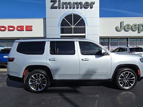 Used 2022 Jeep Wagoneer Series III w/ Premium Group I image 9