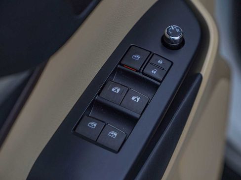 Used 2019 Toyota Highlander XLE image 23