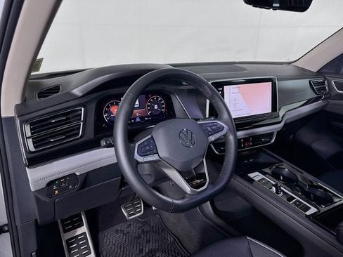 Used 2024 Volkswagen Atlas Peak Edition SEL image 9