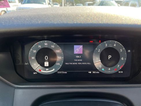 New 2025 Land Rover Range Rover Velar Dynamic SE image 17