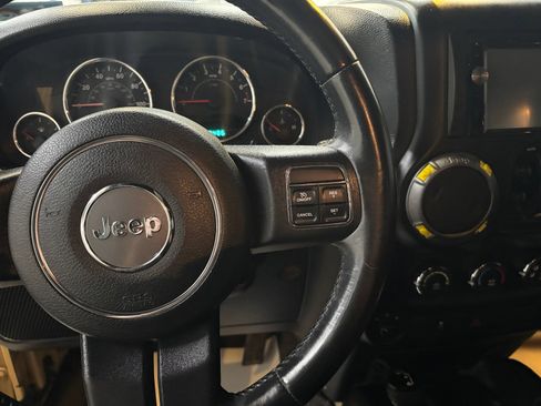 Used 2014 Jeep Wrangler Unlimited Sport w/ Quick Order Package 23S AWD/4WD image 15