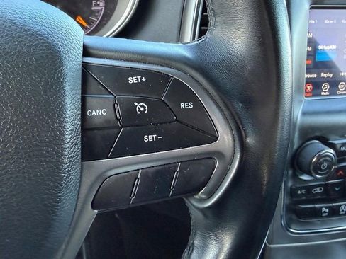 Used 2020 Jeep Grand Cherokee Laredo image 17