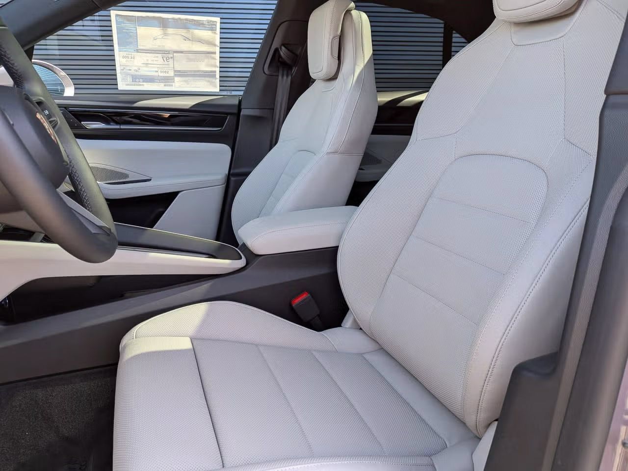 Certified 2026 Porsche Macan Electric RWD image 5