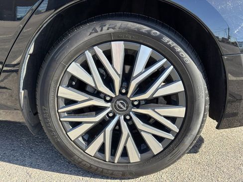 Used 2024 Nissan Altima 2.5 SV image 16