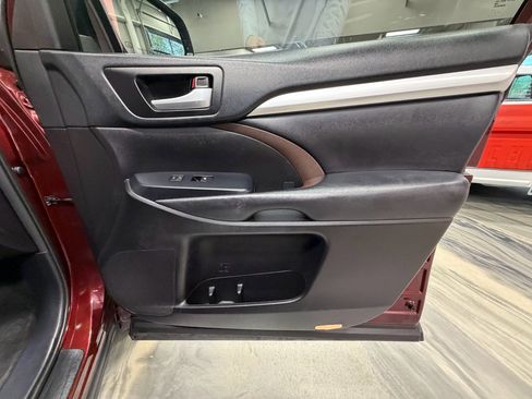 Used 2018 Toyota Highlander XLE FWD image 43