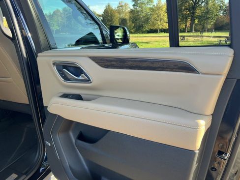 Certified 2024 Chevrolet Suburban Premier w/ Premium Package 2 image 12