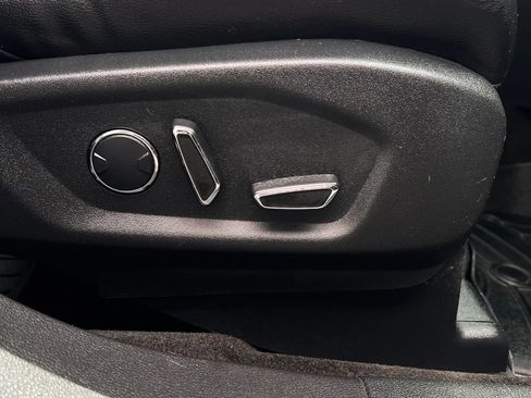 Used 2017 Ford Explorer XLT w/ Equipment Group 202A image 26