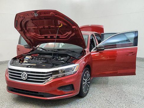 Used 2022 Volkswagen Passat 2.0T FWD image 9