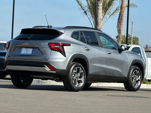New 2026 Chevrolet Trax LT w/ Driver Confidence Package FWD image 4