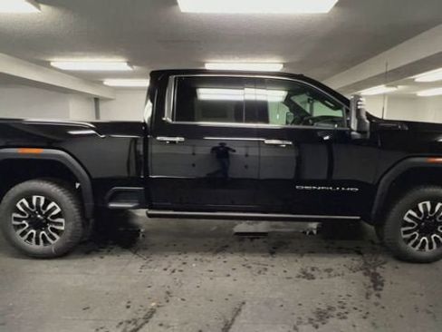 New 2026 GMC Sierra 2500 Denali Ultimate AWD/4WD image 9